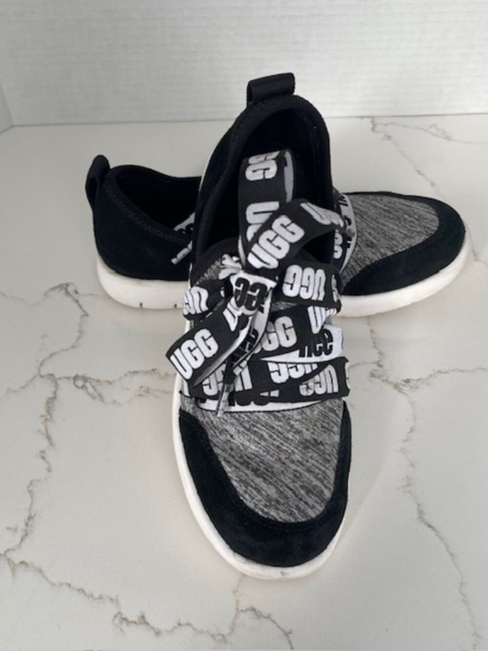 KID's UGGS Seaway slip-on. SIZE Insole is 9" for approx. 4-4.5 shoe size.